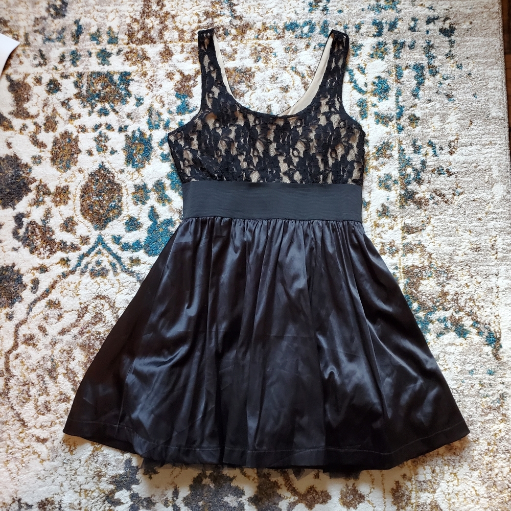 XXI Cocktail Dress 🍸